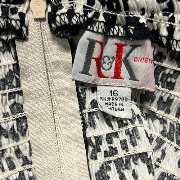 R & K Originals Woman’s Dress - Picture 4 of 5